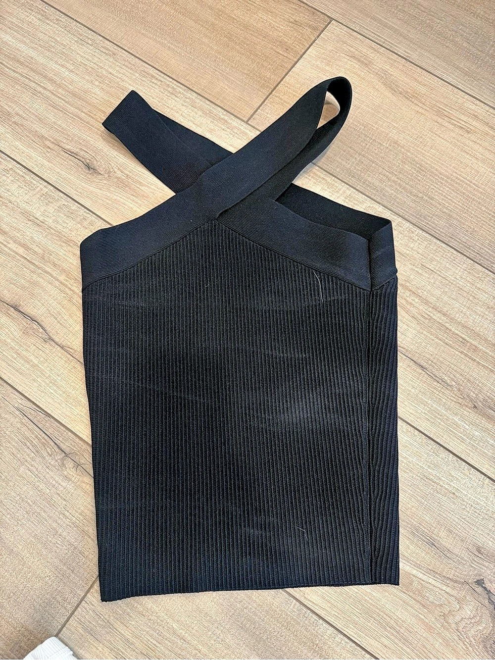 Aritzia Sculpt Knit Black Cross-Back Crop Top Like New